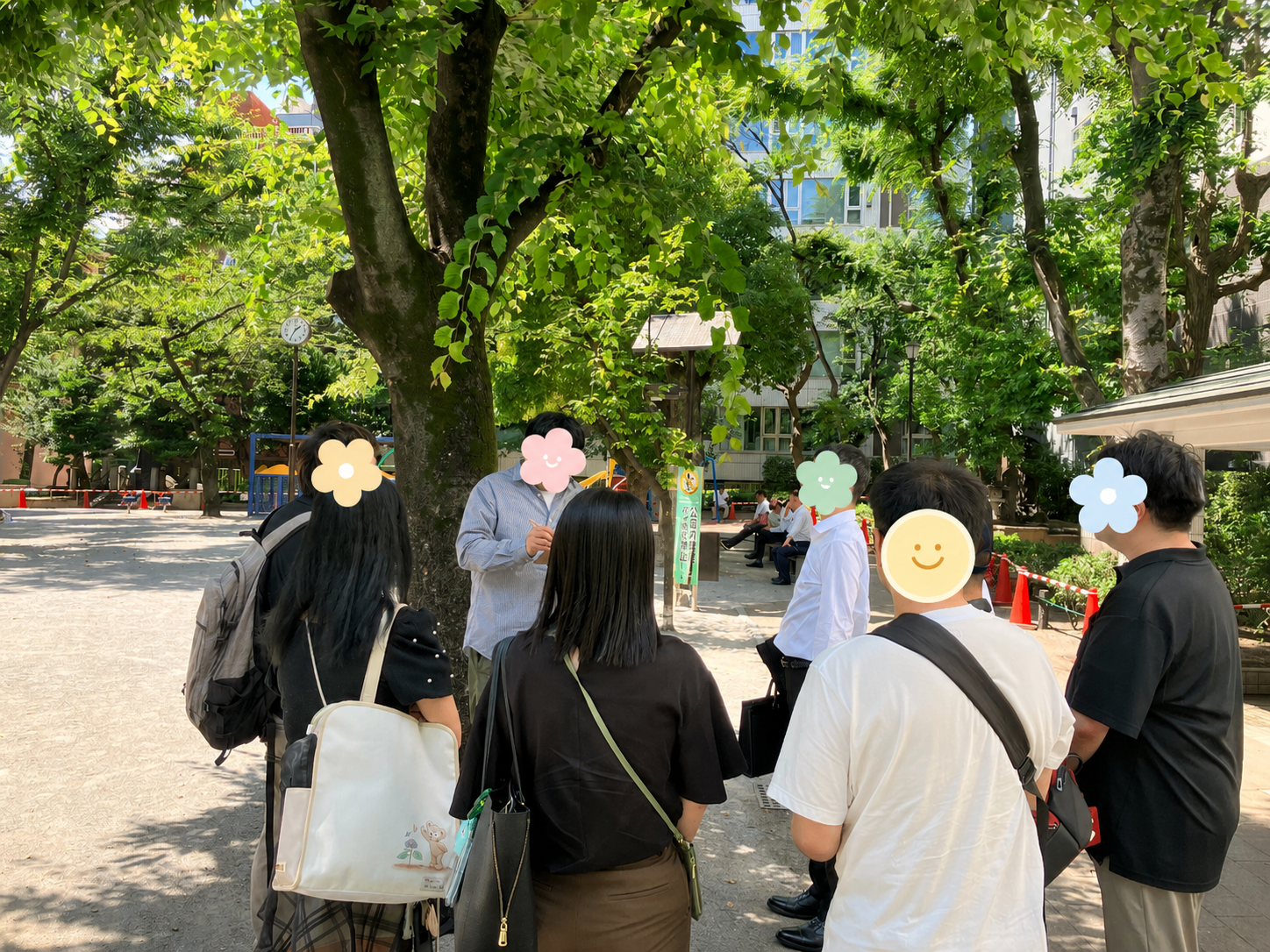 就労継続支援B型ランパートアカデミーの避難訓練の実施風景。利用者が消防への通報訓練に取り組む様子。